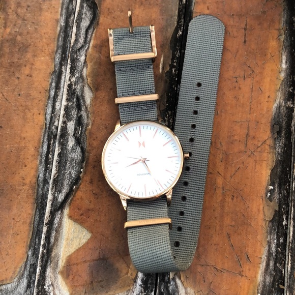 MVMT Boulevard Watch - Picture 3 of 4